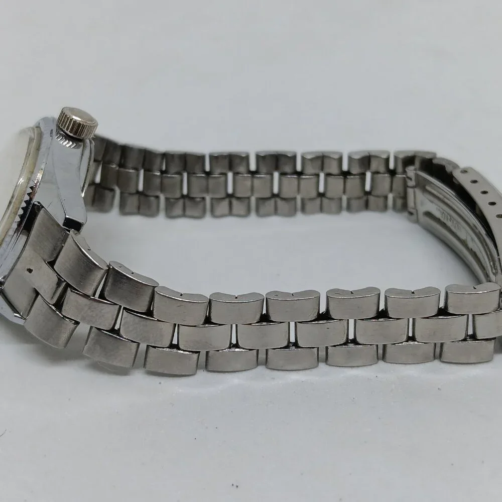 VINTAGE Timex B23 Manual Wind Women's 24mm Silver Tone Date Watch